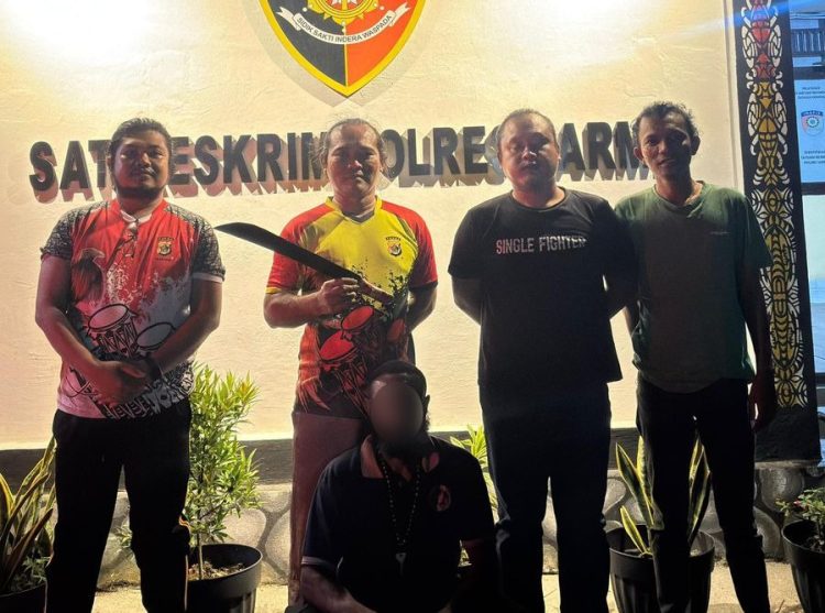 Parang Bergagang Merah Muda Jadi Barang Bukti Penganiayaan Berat di Sarmi. (Foto: Istimewa)