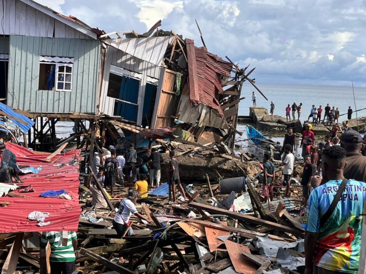Bom Diduga Sisa Perang Dunia II Meledak di Biak, Enam Rumah Rusak Berat. (Foto: Istimewa)