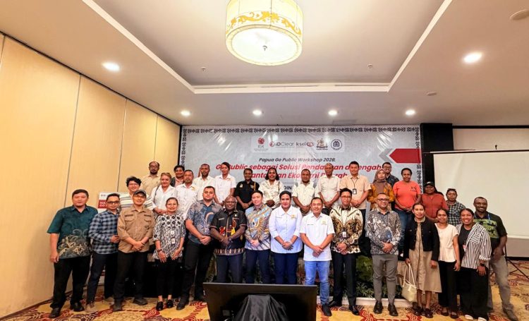 Foto bersama dalam kegiatan Go Public Workshop 2026 di Jayapura. (Foto: Istimewa)