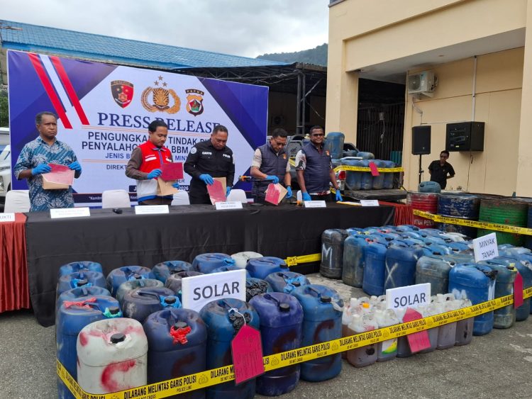 Ribuan Liter Solar dan Minyak Tanah Disita, Polda Papua Bongkar Dua Kasus BBM Subsidi Ilegal. (Foto: Istimewa)