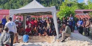 Pemakaman Massal Lima Korban Ledakan Biak, Warga Beri Penghormatan Terakhir