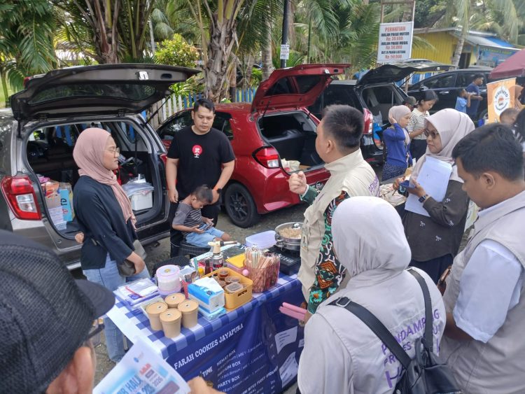 Sosialisasi lanjutan Wajib Halal Oktober (WHO) 2026 yang digelar di Car Free Day (CFD). (Foto: Istimewa)
