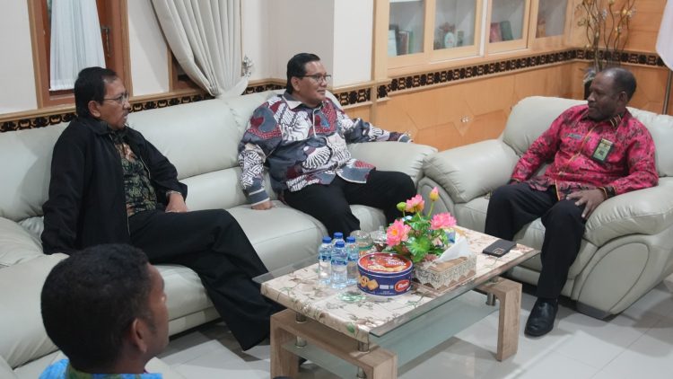 Kanwil Kemenag Provinsi Papua menerima kunjungan kerja dari Dirjen Bimas Katolik. (Foto: Istimewa)