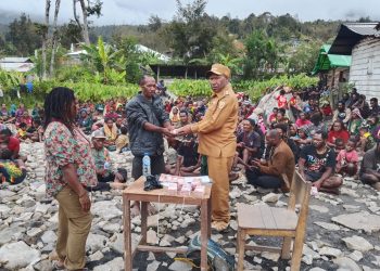 Bansos BLT dan PKH Resmi Disalurkan di Yugumuak, Pemkab Puncak Harap Tepat Sasaran
