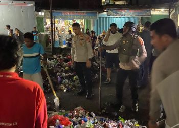 Aksi Protes Pedagang Tutup Jalan dengan Sampah, Kapolres Jayapura Pimpin Langsung Penanganan di Pasar Lama
