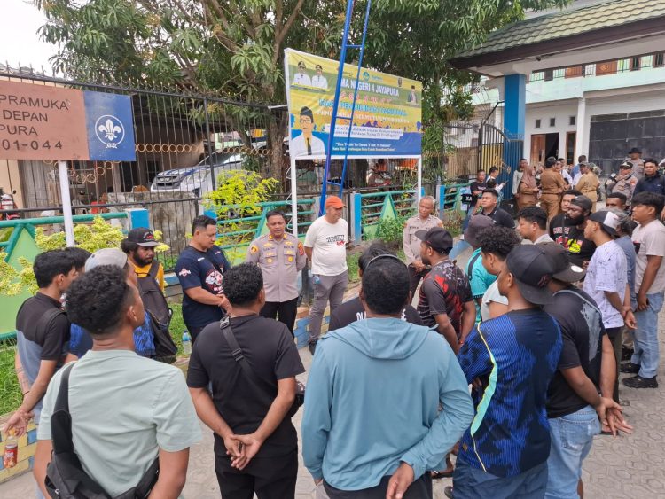Polres Jayapura Kota Buka Pemalangan SMAN 4, Imbau Penyelesaian Masalah Secara Dialogis. (Foto: Istimewa)