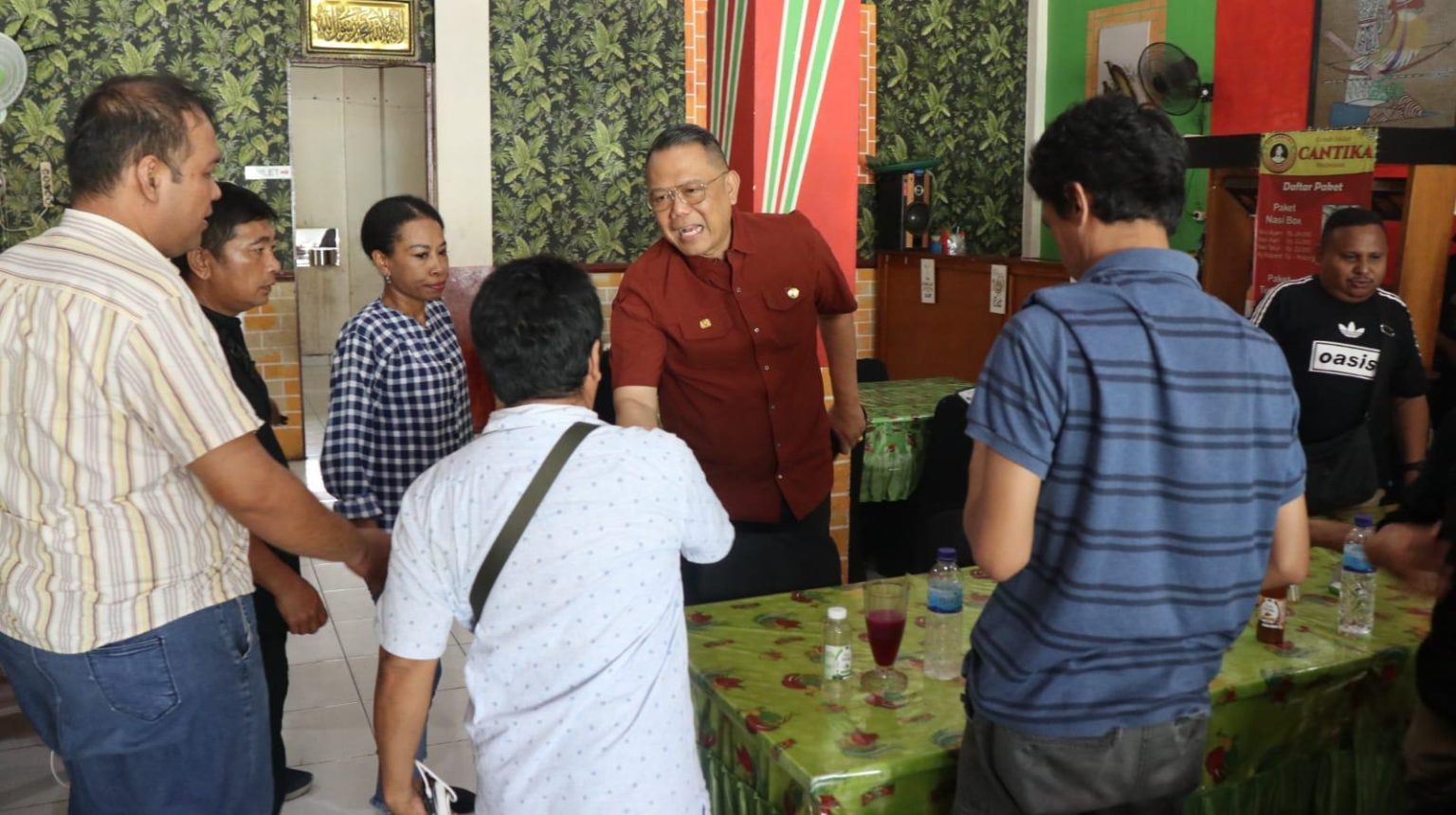 Silaturahmi bersama wartawan yang berlangsung dalam suasana hangat dan penuh keakraban. (Foto: Cornelia Mudumi)