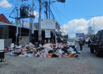 Sampah Menumpuk Enam Hari di Sentani, Warga Resah Bau Menyengat