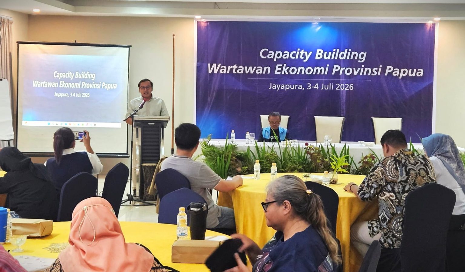 Kepala Perwakilan Bank Indonesia Provinsi Papua, Warsono saat memberikan sambutannya dalam capacity building, Sentani. (Foto: Darul Muttaqin)