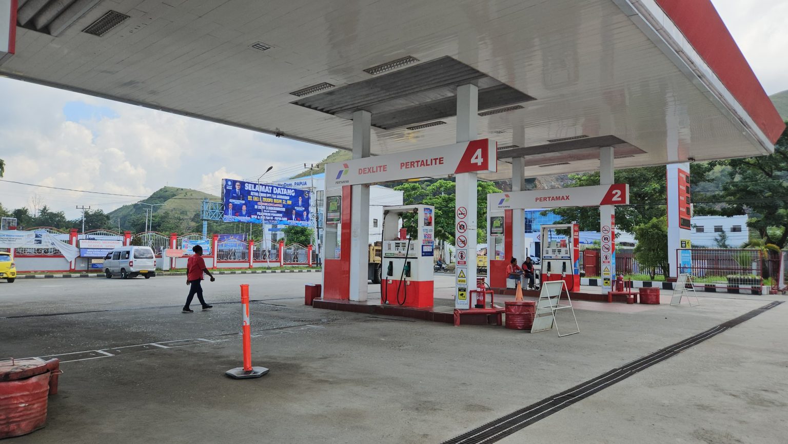 SPBU Hawai Sentani, Kabupaten Jayapura. (Foto: Cornelia Mudumi)