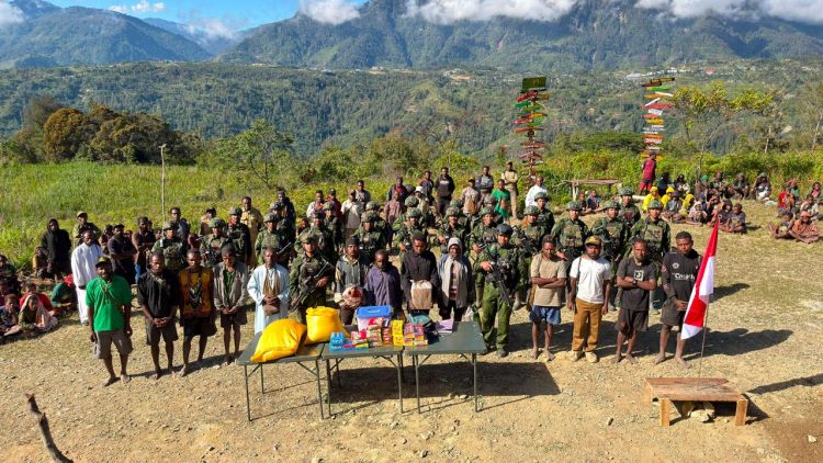 Tim Patroli Komando Operasi (Koops) TNI Habema melaksanakan operasi penguasaan terhadap sebuah honai yang menjadi lokasi transit kelompok bersenjata OPM. (Foto: Istimewa)