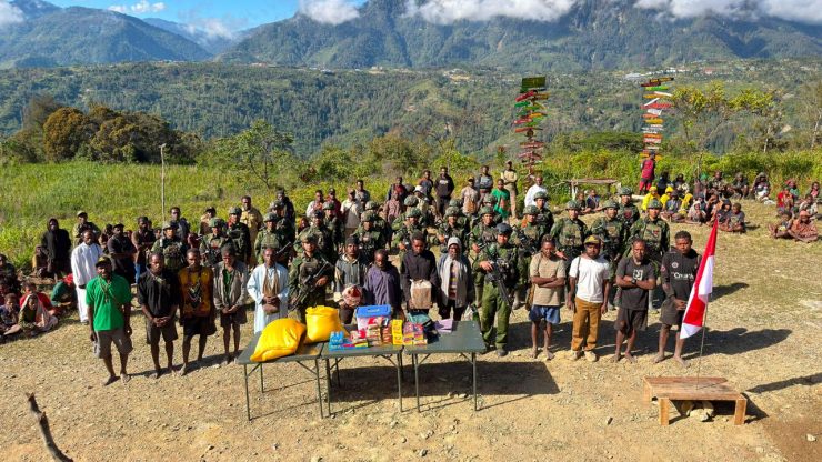 Tim Patroli Komando Operasi (Koops) TNI Habema melaksanakan operasi penguasaan terhadap sebuah honai yang menjadi lokasi transit kelompok bersenjata OPM. (Foto: Istimewa)