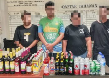 Razia Dini Hari, Polisi Sita Puluhan Botol Miras Ilegal dari Empat Penjual di Jayapura