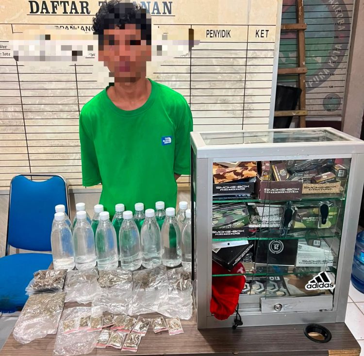 Polresta Jayapura Kota Bongkar Peredaran Ganja di Pasar Los Entrop, RS Ditangkap. (Foto: Istimewa)