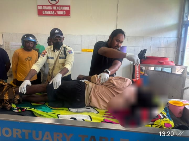 Jenazah korban dievakuasi ke RSUD Kabupaten Mimika. (Foto: Istimewa)