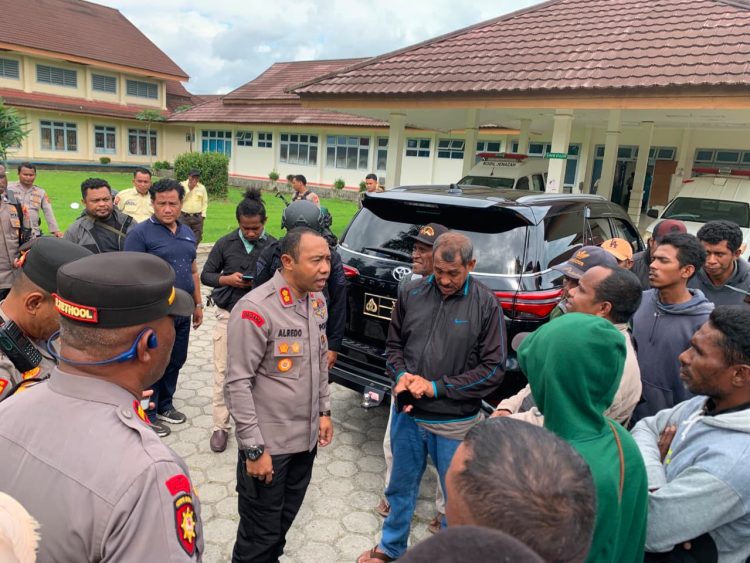 Polres Mimika Intensif Selidiki Kasus Pembunuhan di SP 2–SP 5, Kapolres Temui Keluarga Korban. (Foto: Istimewa)