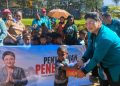 Wujud Kepedulian Pendidikan, Ketua TP-PKK Puncak Bagikan Seragam dan Perlengkapan Sekolah di Ilaga