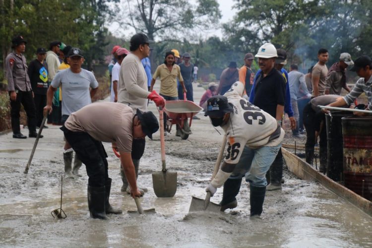Bakti Sosial Satgas Damai Cartenz, TPU Muslim SP 2 Mimika Kini Lebih Bersih dan Mudah Diakses. (Foto: Istimewa)
