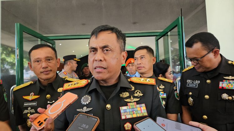 Pangdam XVII/Cenderawasih , Mayjen TNI Febriel Buyung Sikumbang. (Foto: Cornelia Mudumi)