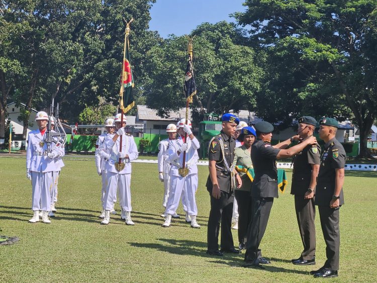 Serah terima jabatan Komandan Yonif 751/Vira Jaya Sakti di Sentani. (Foto: Cornelia Mudumi)