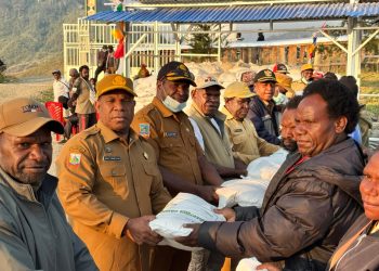 Respons Cepat Bencana Ekstrem, Pemkab Puncak Kucurkan Bantuan Beras ke Warga