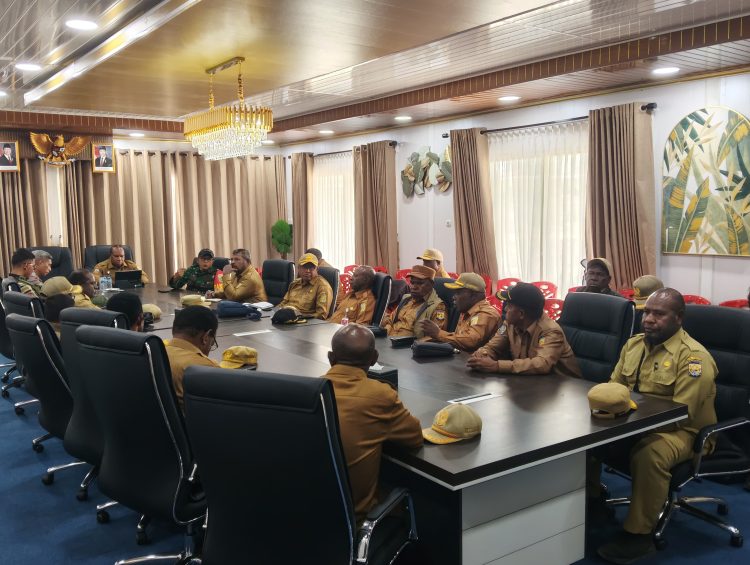 Suasana rapat pembentukan tim terpadu penanganan dampak fenomena El Nino di Guest House
Elvis Tabuni. (Foto: Istimewa)