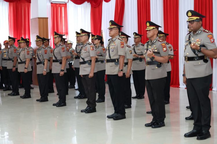 Sertijab Pejabat Utama dan 13 Kapolres Jajaran. (Foto: Istimewa)