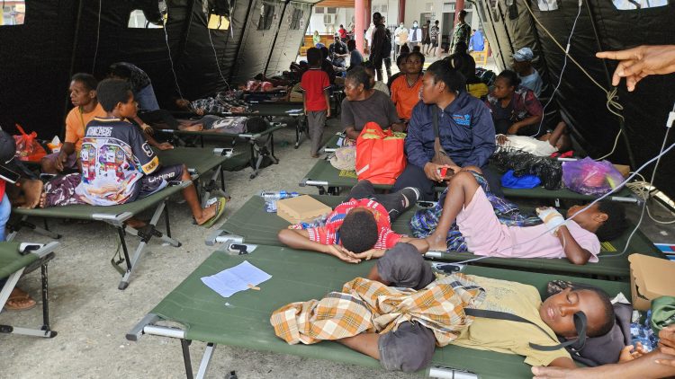 Siswa-Siswa di Depapre Keracunan Makan Bergizi Gratis (MBG) jalani perawatan medis di RSUD Yowari. (Foto: Cornelia)
