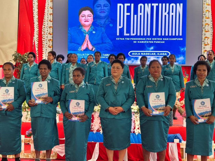 Pelantikan massal Ketua Tim Penggerak Pemberdayaan Kesejahteraan Keluarga (TP-PKK) tingkat Distrik dan Kampung, untuk masa bakti 2025-2030. (Foto: Istimewa)