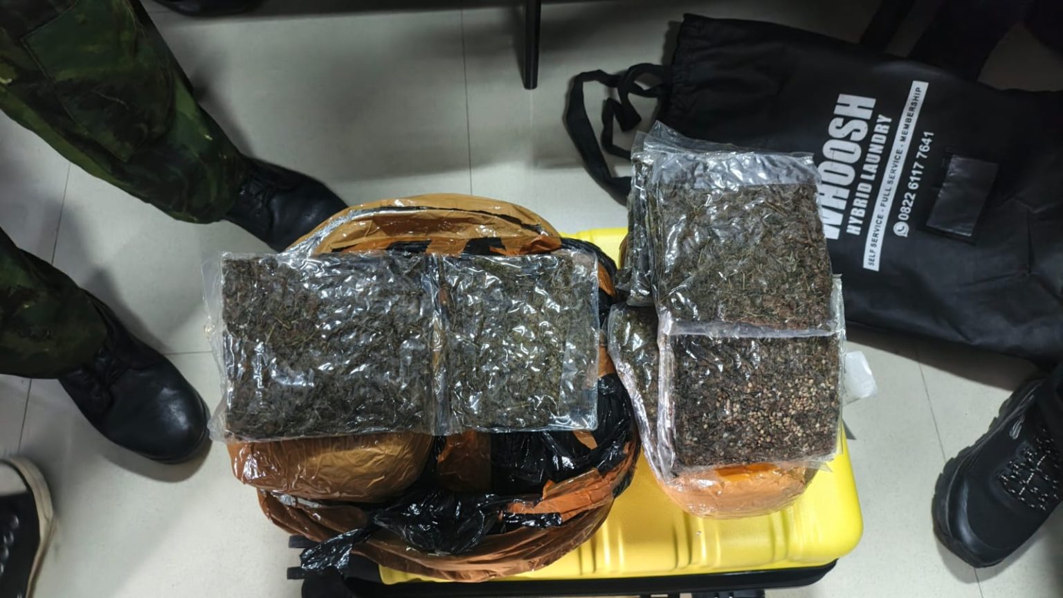 Hampir 3,8 Kg Ganja Digagalkan di Bandara Sentani, Disembunyikan dalam Koper. (Foto: Cornelia Mudumi)
