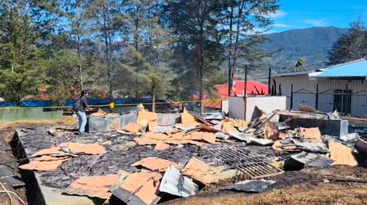 Ilaga Mulai Kondusif, Gubernur Papua Tengah dan Kapolda Tinjau Lokasi Pembakaran. (Foto: Istimewa)