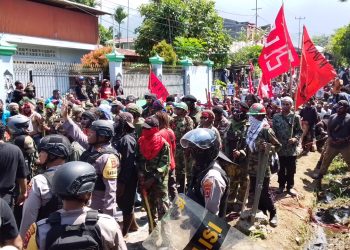 Massa KNPB Bertahan di Pos 7, Kapolres Jayapura Kedepankan Pendekatan