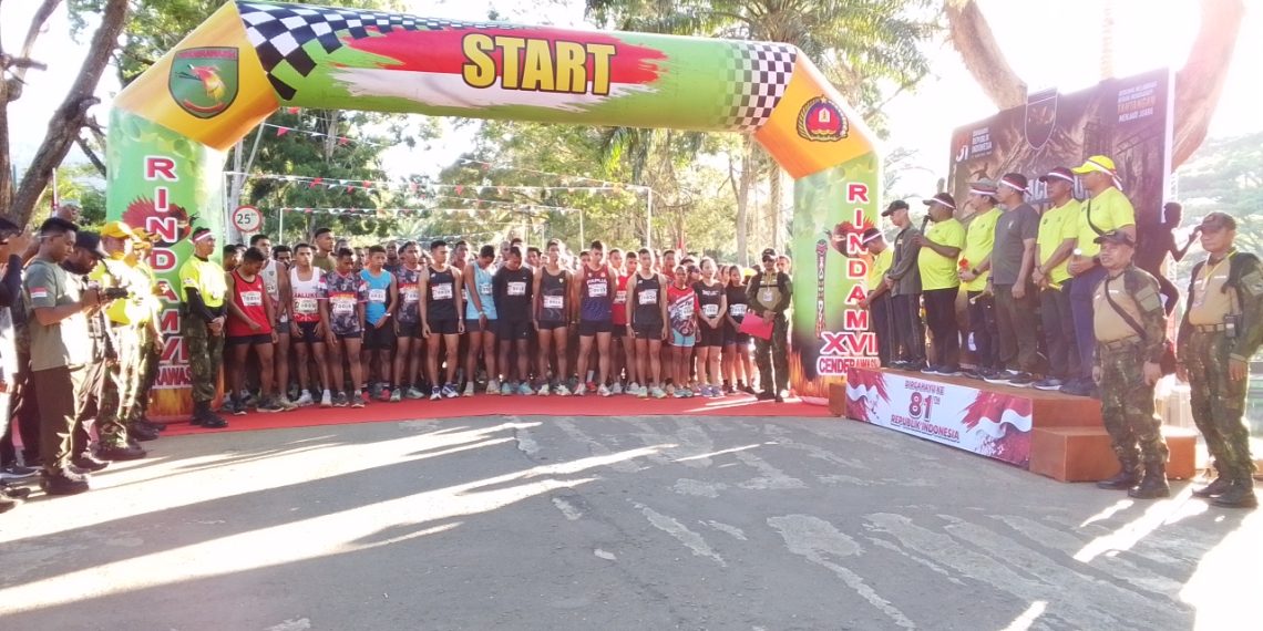 Pelaksanaan Obstacle Run Cenderawasih oleh Kodam XVII/Cenderawasih yang dilaksanakan di Rindam XVII/Cenderawasih, kegiatan tersebut dibuka langsung oleh Komandan Rindam XVII/Cenderawasih, Brigjen TNI Endra Saputra Kusuma Z. R, didampingi Bupati Jayapura Yunus Wonda, Sabtu (15/7/2026). (Foto: Cornelia Mudumi)