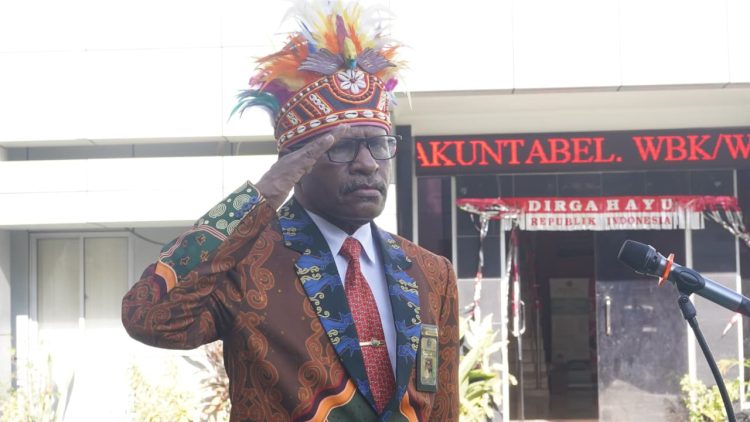 Kepala Kanwil (Kakanwil) Kemenag Provinsi Papua, Klemens Taran. (Foto: Istimewa)