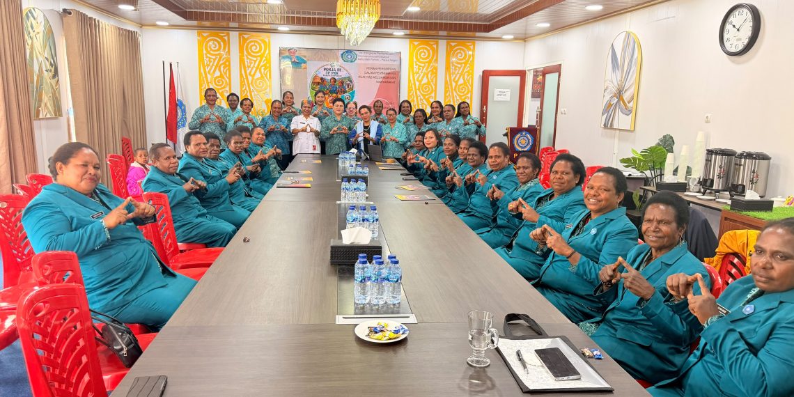 TP-PKK Puncak Perkuat 25 Distrik: Keluarga Sehat, Perempuan Berdaya, Ekonomi Kuat. (Foto: Istimewa)