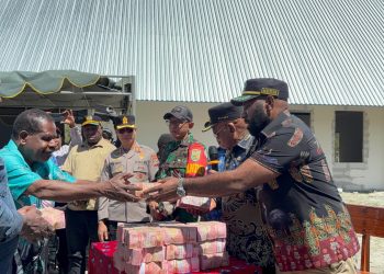 Pemkab Puncak Serahkan Hibah Rp2 Miliar untuk Pembangunan Gereja Yordan Kago I