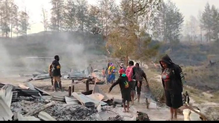 Kebakaran di kawasan Kota Ilaga. (Foto: Istimewa)