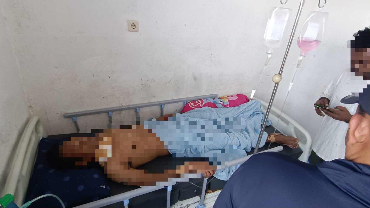 Korban penganiayaan di evakuasi ke RSUD Dekai guna mendapatkan penanganan medis. (Foto: Istimewa)