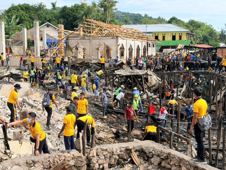 Polresta Jayapura dan Forkopimda Kerja Bakti Bersihkan Puing Kebakaran Dok 5 Bawah. (Foto: Istimewa)