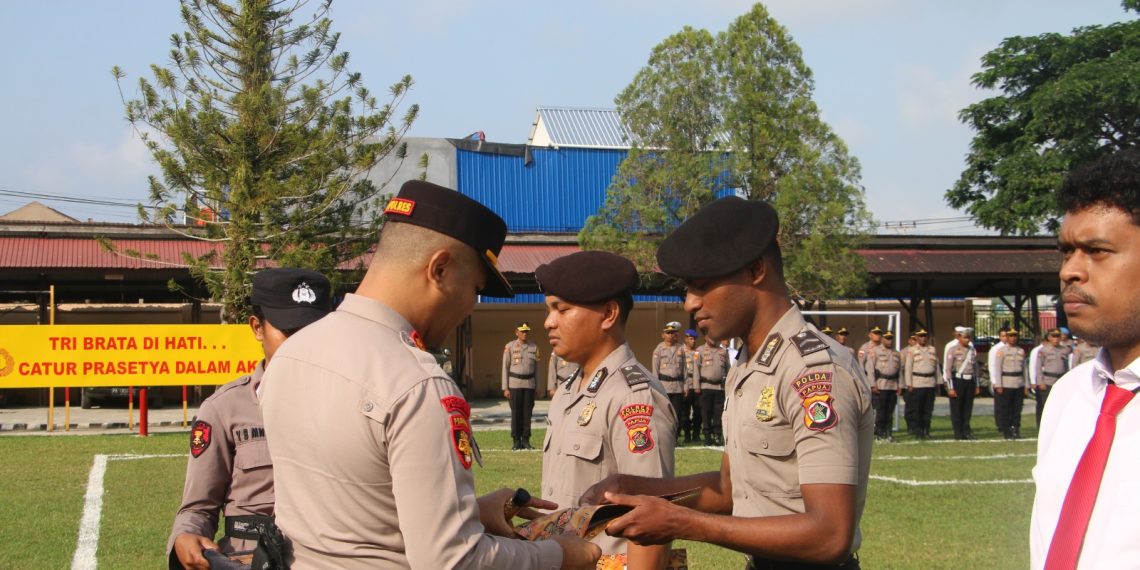 Kapolres Jayapura Dorong Personel Tingkatkan Kinerja Usai Beri Reward. (Foto: Istimewa)