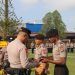 Kapolres Jayapura Beri Reward kepada Personel Berprestasi Ungkap Dua Kasus