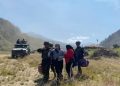 Akses Darat Belum Memungkinkan, Istri Almarhum Aris Sanda Dievakuasi Udara dari Mbua ke Wamena