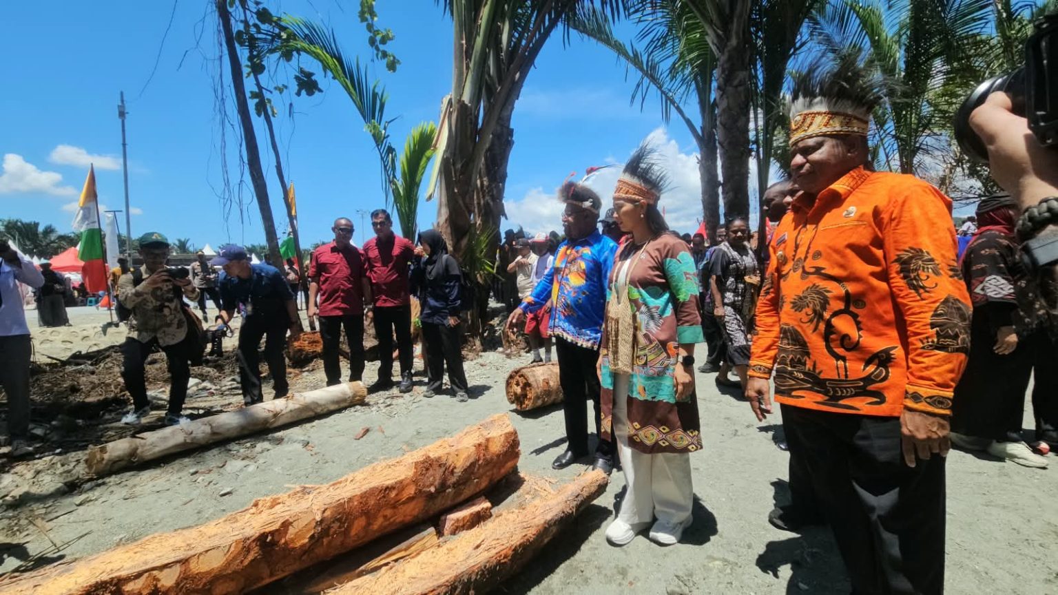 Wakil Menteri Pariwisata Republik Indonesia, Ni Luh Enik Ermawati, mendorong pemerintah daerah mengintegrasikan berbagai event pariwisata sepanjang tahun. (Foto: Cornelia Mudumi)