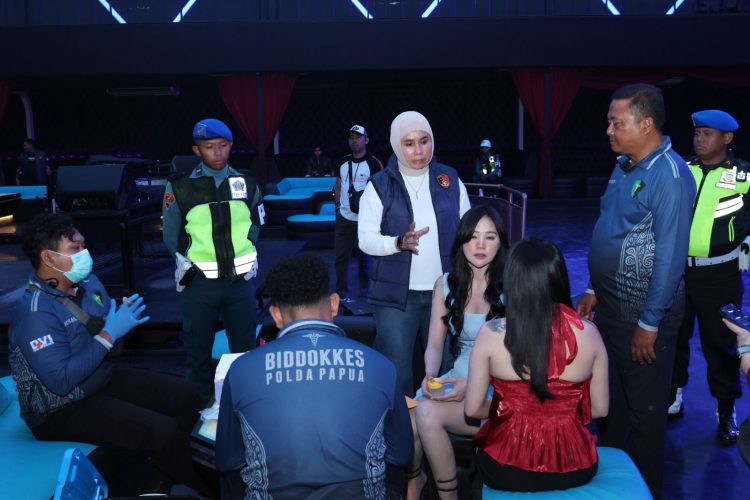 Personel gabungan TNI-Polri melaksanakan razia dan pemeriksaan di sejumlah tempat hiburan malam. (Foto: Istimewa)