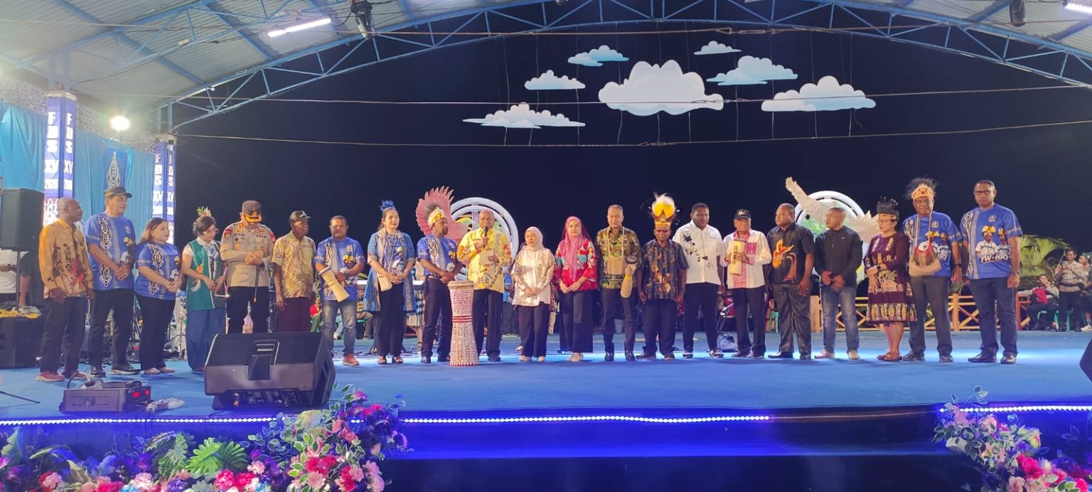 Penutupan rangkaian Festival Danau Sentani (FDS) ke-15 tahun 2026. (Foto: Cornelia Mudumi)