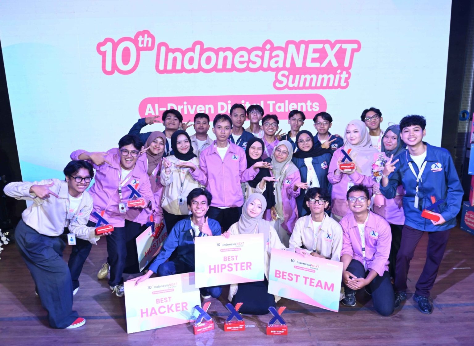 IndonesiaNEXT ke-10 2026_1-4: Melalui IndonesiaNEXT Summit 2026, Telkomsel membekali mahasiswa dengan kompetensi Hacker, Hipster, dan Hustler untuk menjawab kebutuhan industri digital yang terus berkembang. (Foto: Istimewa)