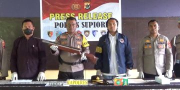 Warga Sipil di Supiori Serahkan 1 Unit Senpi Rakitan dan Puluhan Amunisi