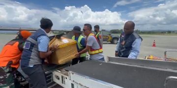 Jenazah Aris Sanda Tiba di Sentani, Selanjutnya Dipulangkan ke Toraja Utara