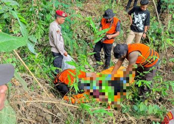 Tim Identifikasi Polresta Jayapura Olah TKP Penemuan Mayat di Kolam Buaya