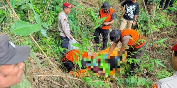 Tim Identifikasi Polresta Jayapura Olah TKP Penemuan Mayat di Kolam Buaya